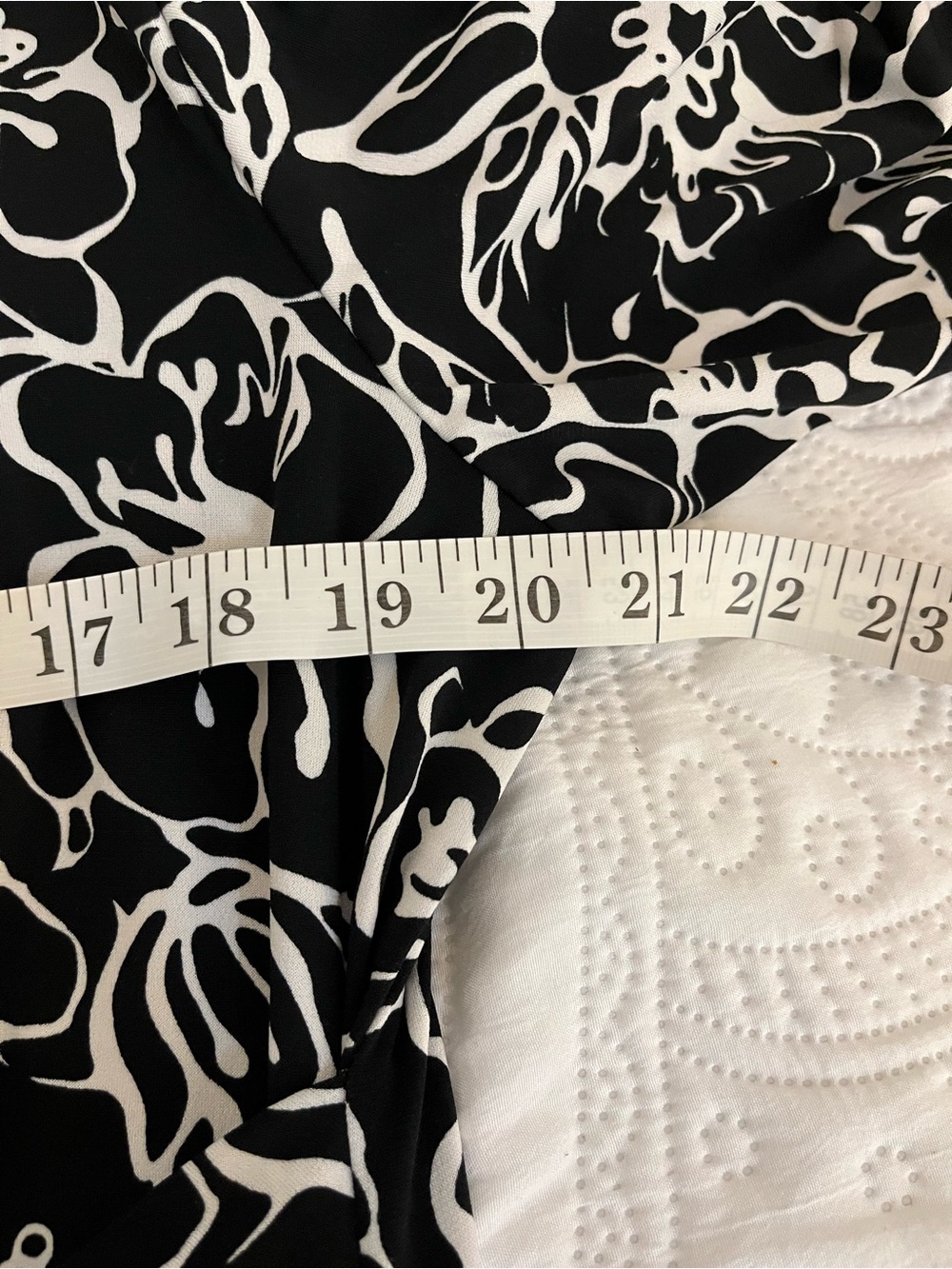 Chico's Black and White Floral Faux-Wrap Midi Dress, Stretchy 16 - Picture 5 of 6